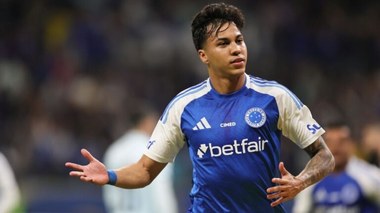 Cruzeiro atropela Grêmio com hat-trick de Kaio Jorge e segue ‘caça’ ao Flamengo